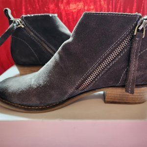 Used Gray Dolce Vita Sibil Size 7.5 Suede Ankle‎ Boots